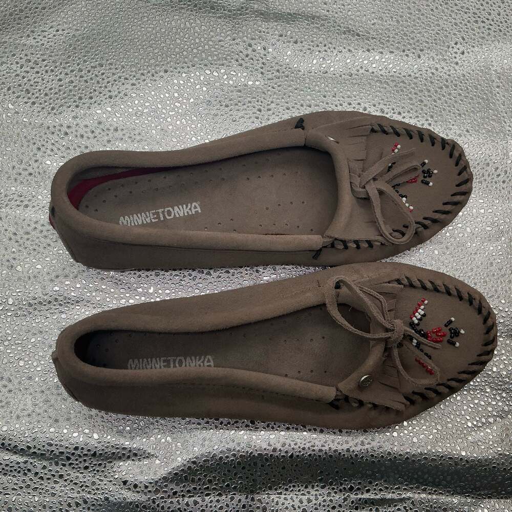 Minnetonka Thunderbird Animikii Gray Suede Beaded Moccasin Slipper Women Size 9